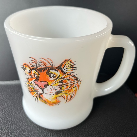 Tony the Tiger Fire King Mug Esso Exxon Anchor Hocking Milk Glass Cup - Picture 1 of 4